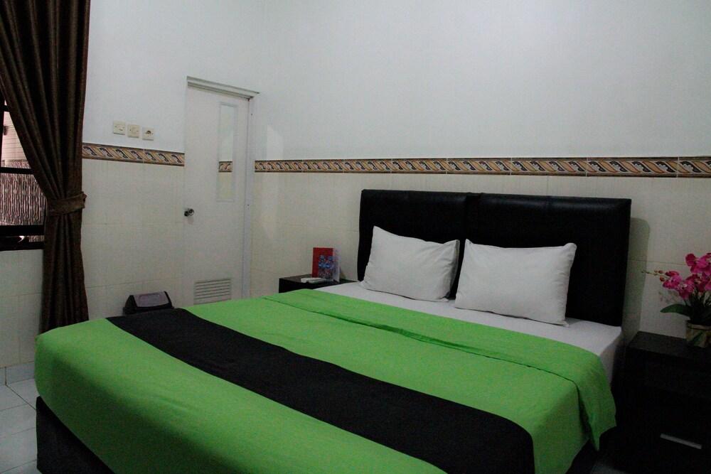 Pondok Denayu Homestay Кута Экстерьер фото