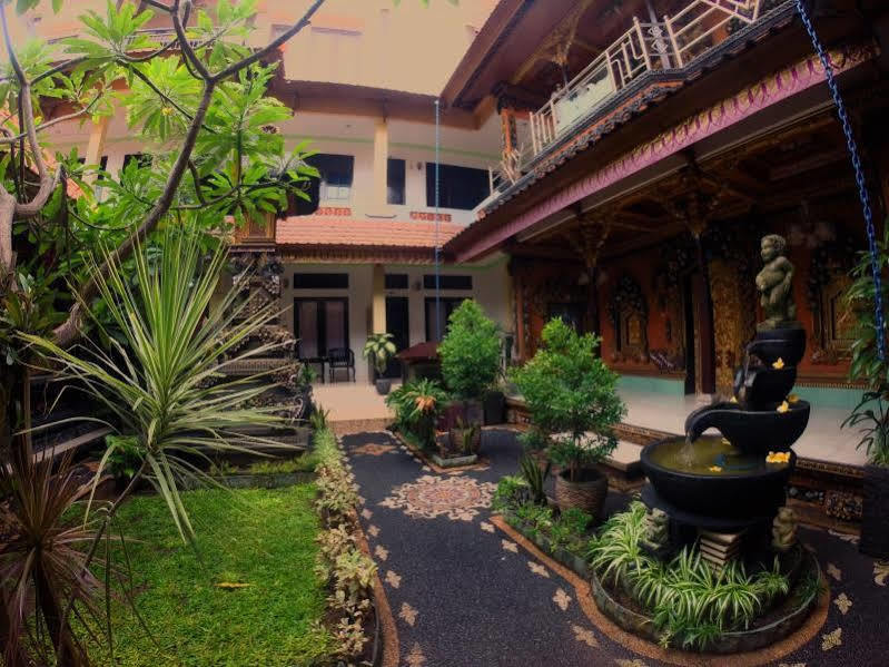 Pondok Denayu Homestay Кута Экстерьер фото