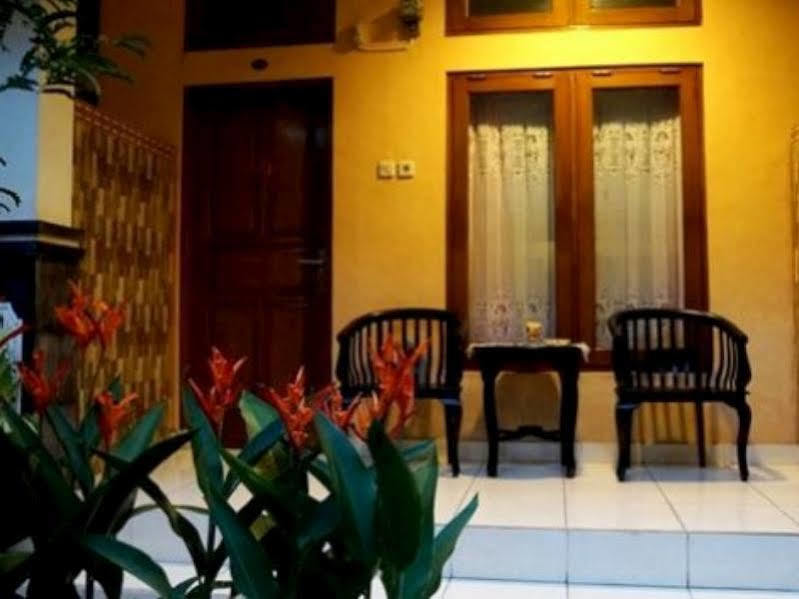 Pondok Denayu Homestay Кута Экстерьер фото